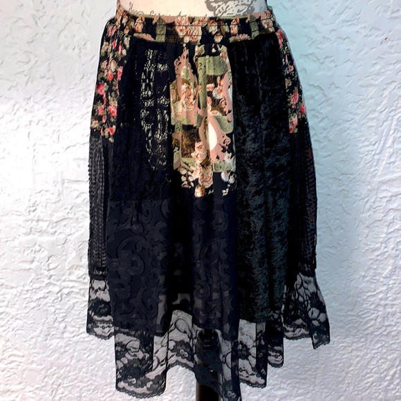 🥀Vintage 90’s Patchwork Floral Velvet Sequin Ragdoll Skirt - Picture 3 of 9